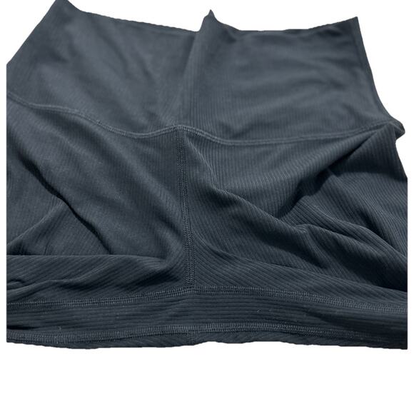 Lululemon Women’s Size 8 Black Align Ribbed High-Rise Pant 25" - Picture 4 of 9